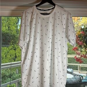 Nike Dri-FIT Men’s Large White T-Shirt All Over Black Swoosh Print Activewear